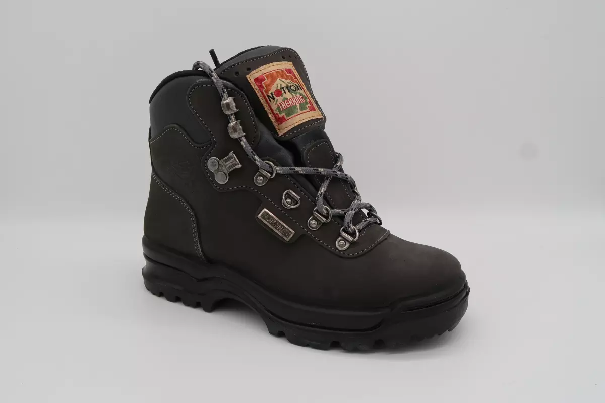 Bota de monte impermeable 115 