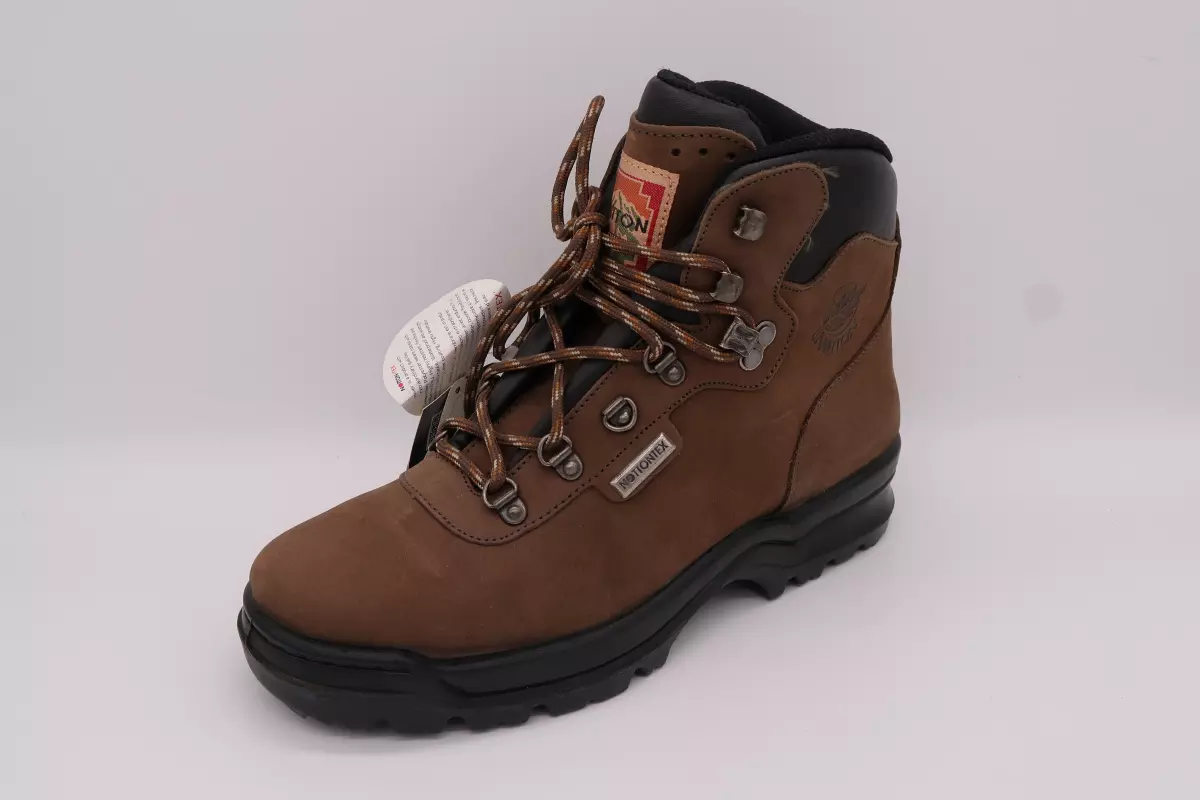 Bota de monte impermeable 115 