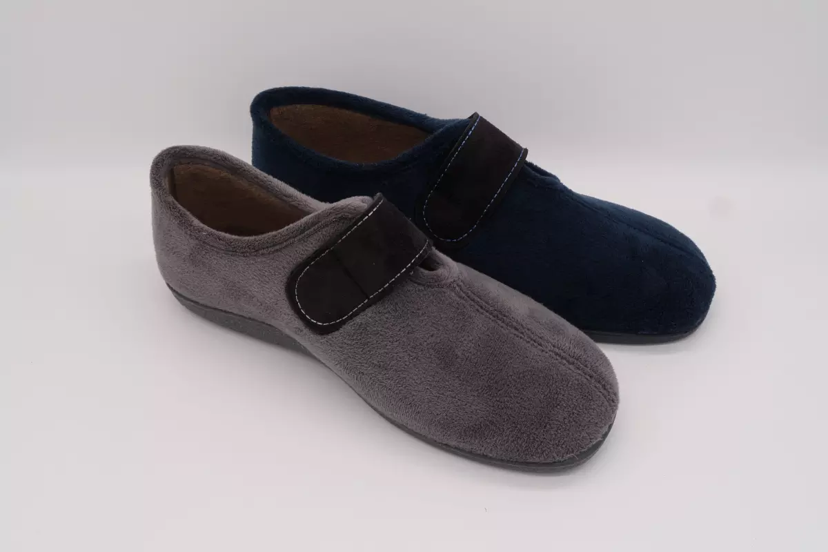 Zapatilla de casa cerrada con velcro | 26 gris azul marino Cabrera