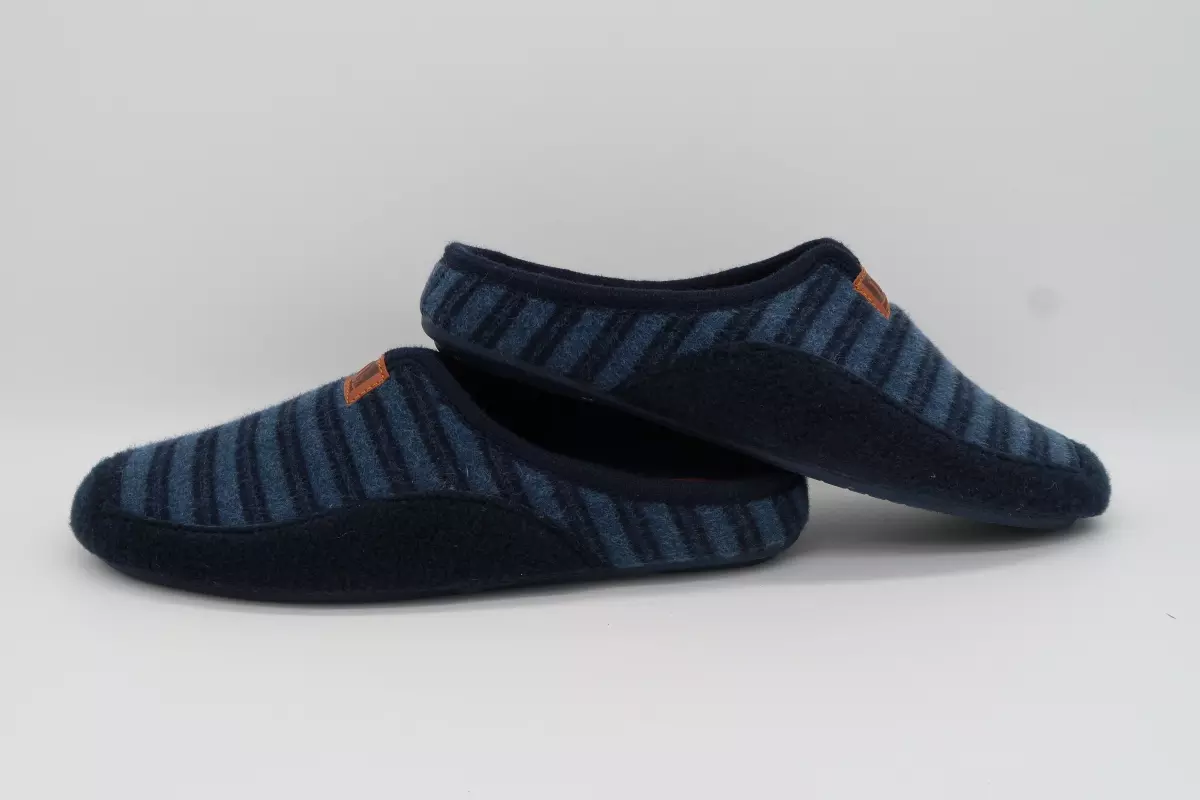 Zapatilla de casa destalonada con suela de goma. Rayas azul-negro | 20 