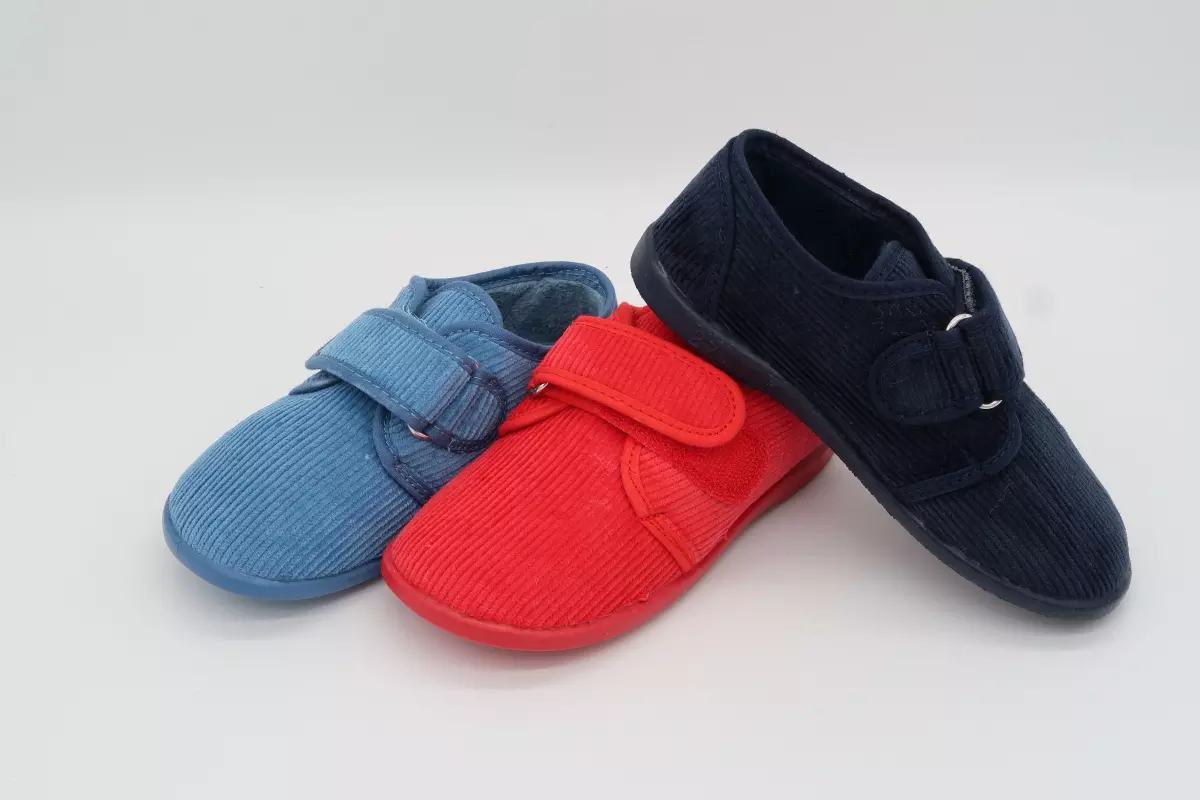 Zapatilla de casa infantil con velcro 21 